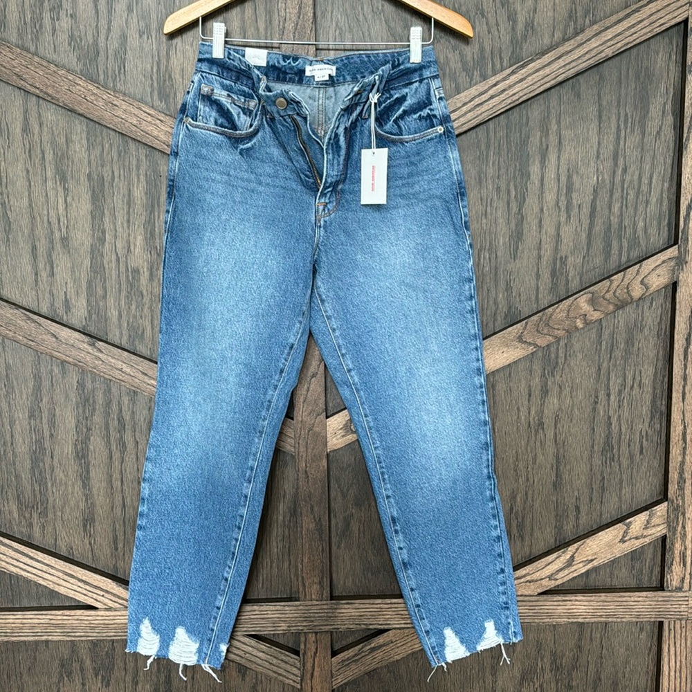 NWT Good American Straight Leg Jeans in Medium Blue with Frayed Hem
